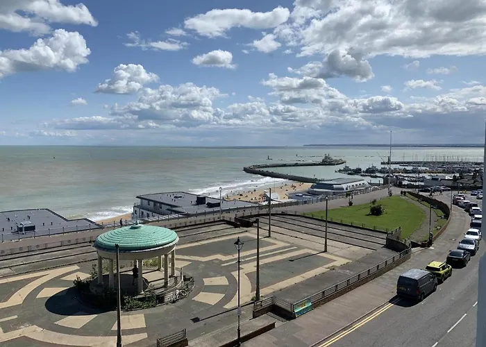 Beach View Apartment - Top Floor Sea View Ramsgate